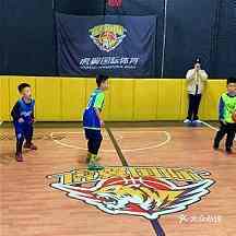 定位球进攻的观察方法：跑动、落点与第二点保护
